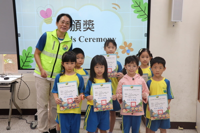 得獎班級與主任合影