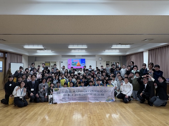 14-與六年級大合照