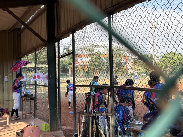 牛棚探班-送日本手搖旗