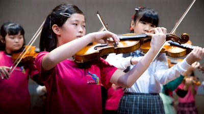 弦樂團參與公益音樂會演出