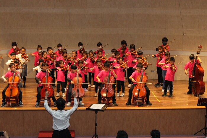 弦樂團參與公益音樂會演出