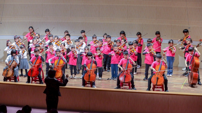 弦樂團參與公益音樂會演出