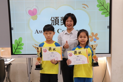 得獎學生與校長合影
