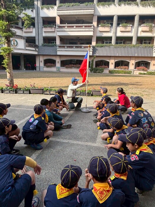 童軍團第二次團集會~在學習專注的活動中祝嘉大附小生日快樂!圖片