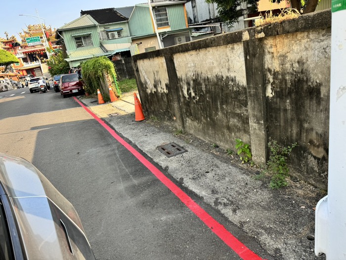 第二停車場增設紅線