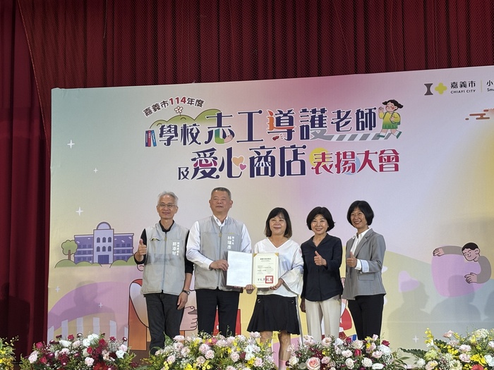 感謝導護志工、導護老師以及愛心商店