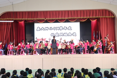 由國樂團表演揭開校慶開鑼序幕