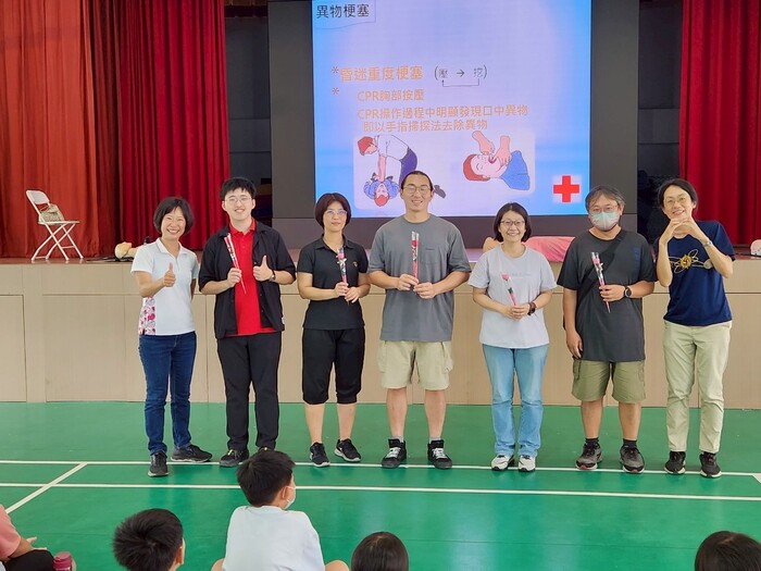 五年級CPR+AED救護課程 結合母親節傳遞溫馨與感謝