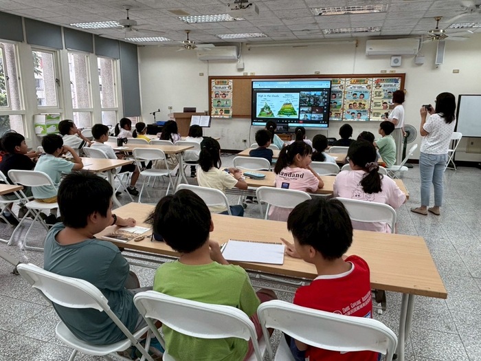 與夏威夷姐妹校視訊