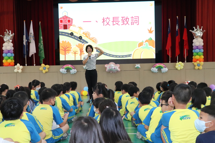 桂枝校長歡迎師生返回校園