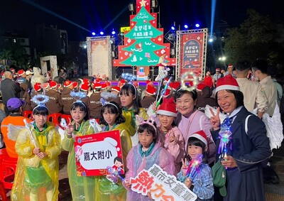 平安夜 幼女童軍踩街