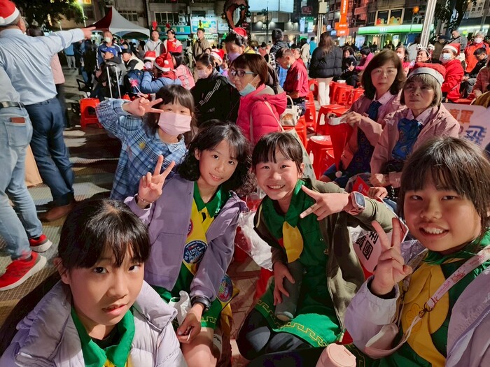 耶誕平安踩街 傳遞愛與祝福